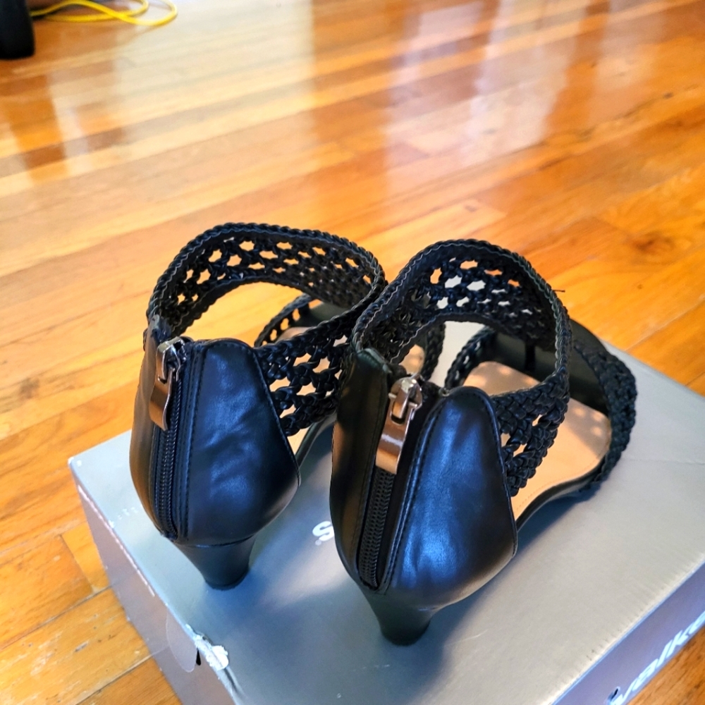 Shoes - Picture 3 of 4